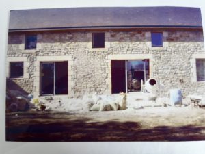 chantier realisation de joint a la chaux pose de pave et realisation de bac a fleur muret en pierre bannalec 2 - Maçonnerie de pierre - Quimper Brest