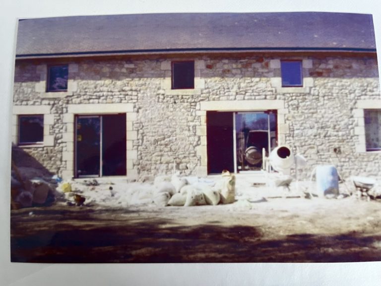 chantier réalisation de joint a la chaux pose de pavé et réalisation de bac a fleur + muret en pierre bannalec (2)